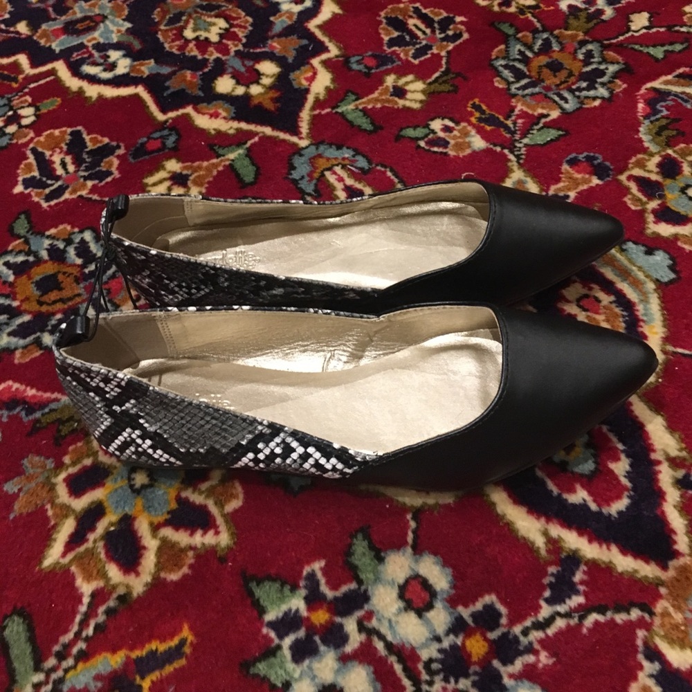 CHARLOTTE RUSSE BLACK FAUX SNAKE SKIN ANIMAL PRINT FLATS BRAND NEW WITH TAGS US7